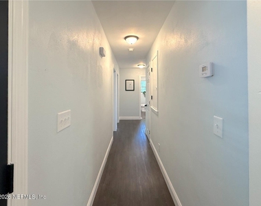 10135 Lakeview Road W - Photo Thumbnail 4