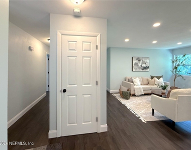 10135 Lakeview Road W - Photo Thumbnail 3