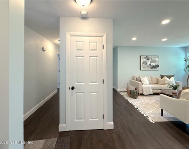 10135 Lakeview Road W - Photo Thumbnail 7
