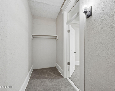 2737 Vernon Terrace - Photo Thumbnail 10