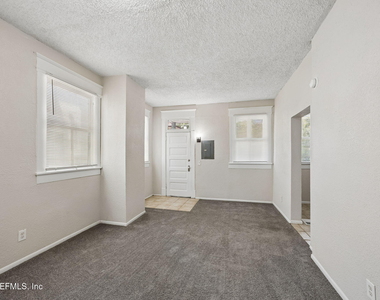 2737 Vernon Terrace - Photo Thumbnail 3