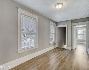 2781 College Street - Photo Thumbnail 7