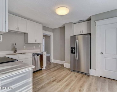2781 College Street - Photo Thumbnail 11