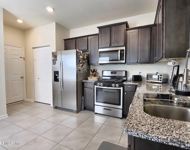 85 Temple Drive - Photo Thumbnail 3