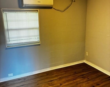 2150 Inwood Terrace - Photo Thumbnail 7