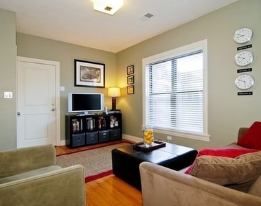 903 W Cornelia Avenue - Photo Thumbnail 1