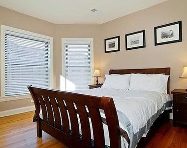 903 W Cornelia Avenue - Photo Thumbnail 5