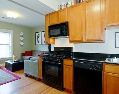 903 W Cornelia Avenue - Photo Thumbnail 3