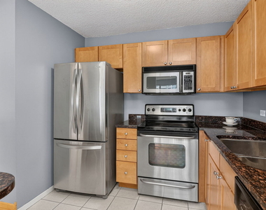 30 E Huron Street - Photo Thumbnail 10