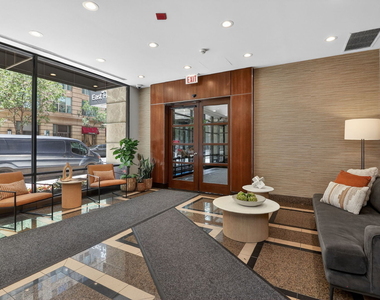 30 E Huron Street - Photo Thumbnail 3