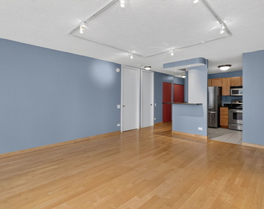 30 E Huron Street - Photo Thumbnail 6