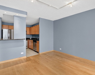 30 E Huron Street - Photo Thumbnail 7