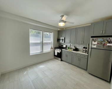 5036 N Springfield Avenue - Photo Thumbnail 6