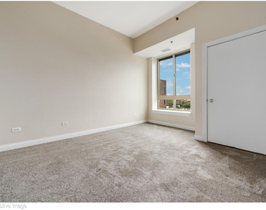 230 W Division Street - Photo Thumbnail 11