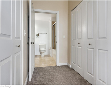 230 W Division Street - Photo Thumbnail 10
