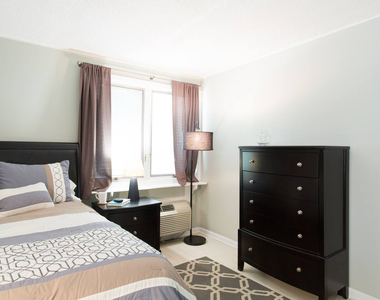 163 W Division Street - Photo Thumbnail 5