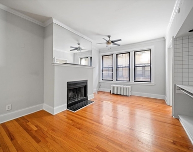 639 W Roscoe Street - Photo Thumbnail 1