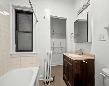 639 W Roscoe Street - Photo Thumbnail 4
