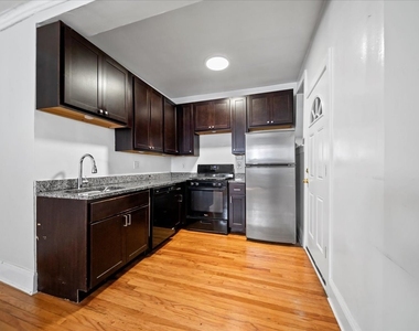 639 W Roscoe Street - Photo Thumbnail 3