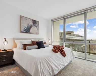 123 S Green Street - Photo Thumbnail 8