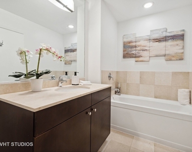 123 S Green Street - Photo Thumbnail 10