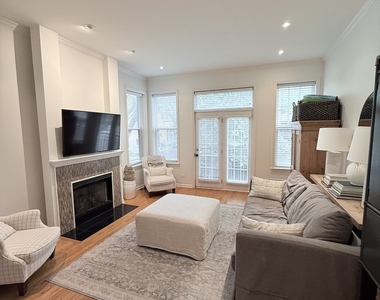 1822 N Sheffield Avenue - Photo Thumbnail 1