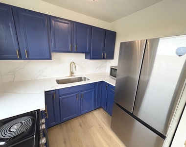 2600 W Balmoral Avenue - Photo Thumbnail 2