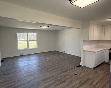 8418 Meadowbrook Drive - Photo Thumbnail 5
