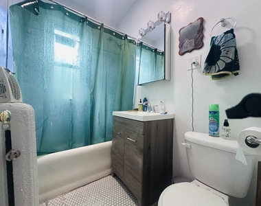 635 W Roscoe Street - Photo Thumbnail 5