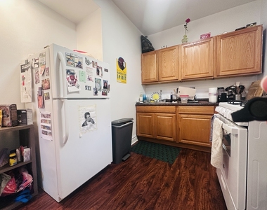 635 W Roscoe Street - Photo Thumbnail 4