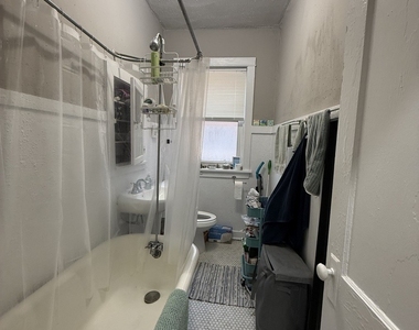 713 W Barry Avenue - Photo Thumbnail 4