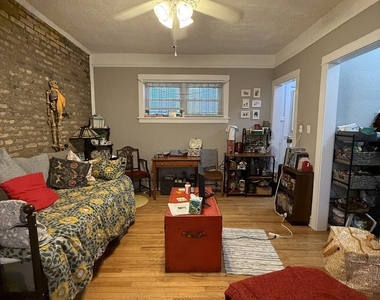 713 W Barry Avenue - Photo Thumbnail 6