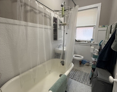 713 W Barry Avenue - Photo Thumbnail 2