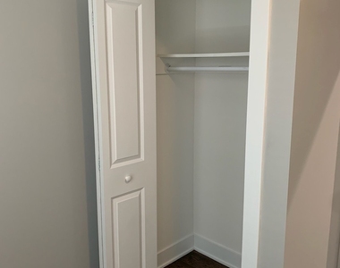 709 W Barry Avenue - Photo Thumbnail 6