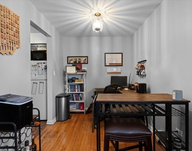 541 W Oakdale Avenue - Photo Thumbnail 3