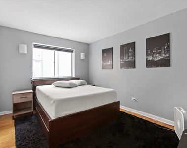 541 W Oakdale Avenue - Photo Thumbnail 6
