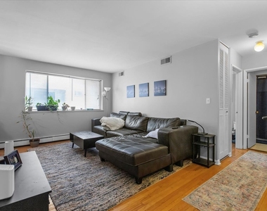 541 W Oakdale Avenue - Photo Thumbnail 4