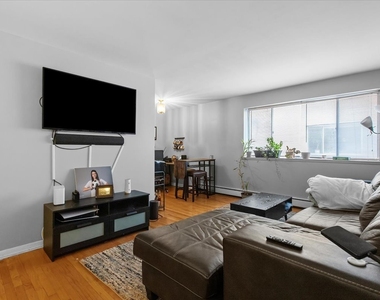 541 W Oakdale Avenue - Photo Thumbnail 5
