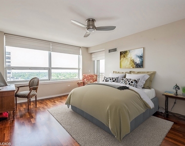 807 Davis Street - Photo Thumbnail 5