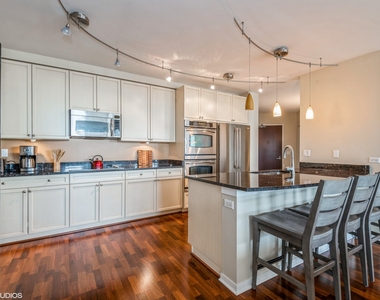 807 Davis Street - Photo Thumbnail 2