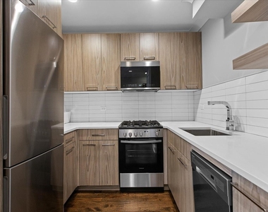 541 W Oakdale Avenue - Photo Thumbnail 1