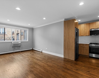 541 W Oakdale Avenue - Photo Thumbnail 2