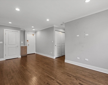 541 W Oakdale Avenue - Photo Thumbnail 3