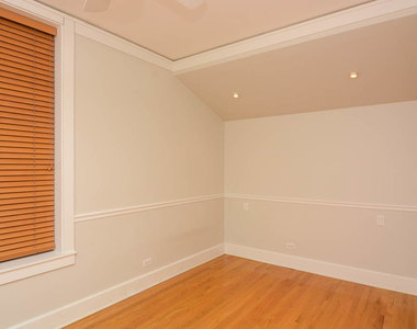 3614 N Bosworth Avenue - Photo Thumbnail 14
