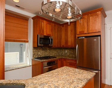 3614 N Bosworth Avenue - Photo Thumbnail 3