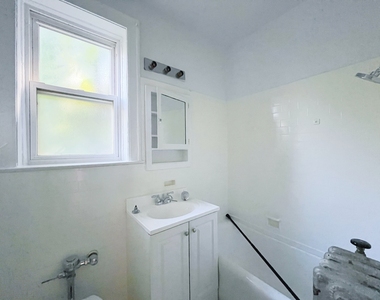 3449 N Elaine Place - Photo Thumbnail 9