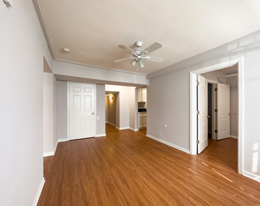 5748 N Winthrop Avenue - Photo Thumbnail 7