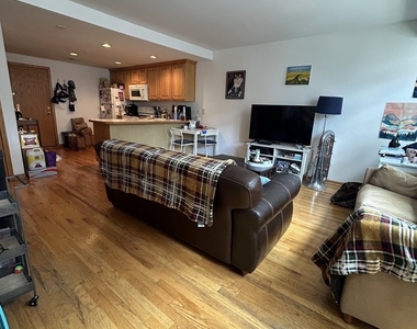 867 W Buckingham Place - Photo Thumbnail 6
