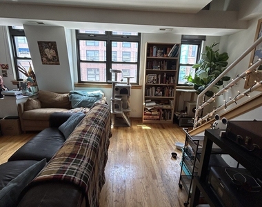 867 W Buckingham Place - Photo Thumbnail 8