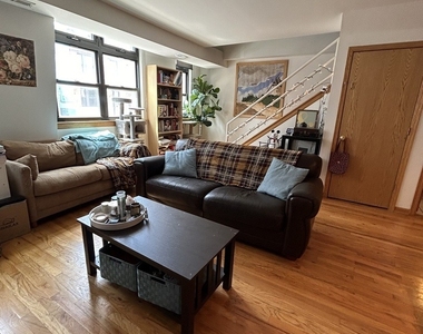 867 W Buckingham Place - Photo Thumbnail 7